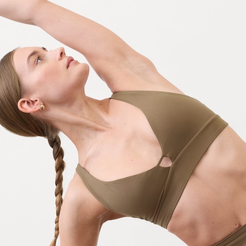 NWT Athleta Solace Keyhole Clay Bra Size Large (Best for A-C Cups)